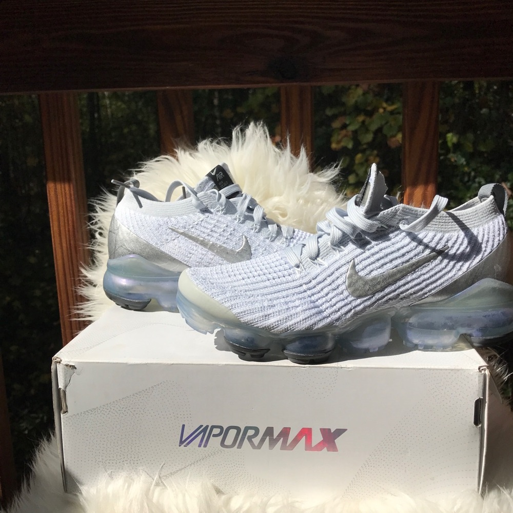 NEW/UNWORN!!! Nike Vapormax Flyknit 3 in women size 8